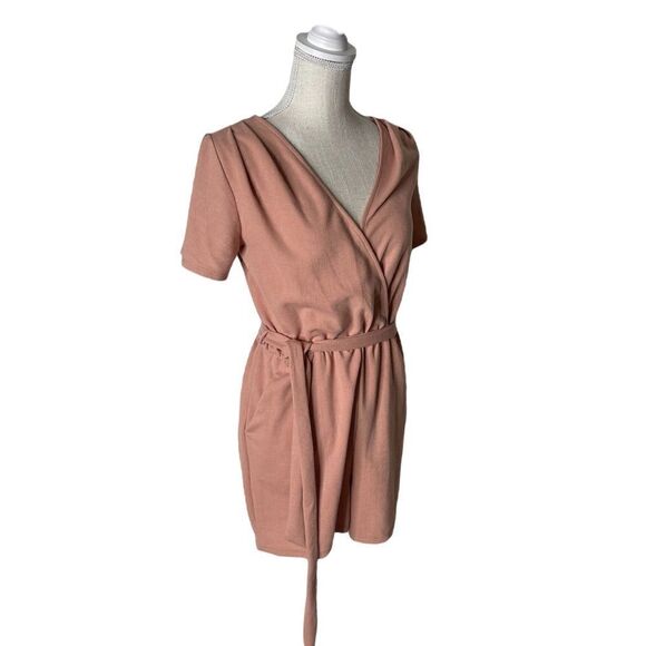 Gilli Surplice Faux Wrap Style Short Sleeve Romper in Salmon Size Small - Picture 6 of 15